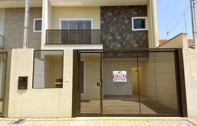 Imagem: A casa possui 2 Dormitórios, 1 Vaga na garagem, 99m² de Área