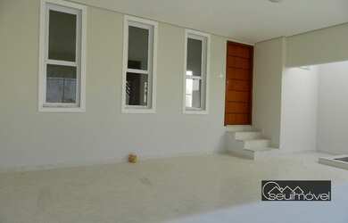 Imagem: A casa possui 3 Dormitórios, 3 Banheiros, 2 Vagas na garagem