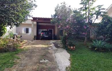 Imagem: A casa possui 2 Dormitórios, 1 Banheiro, 1 Vaga na garagem