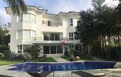 Imagem: A casa em condomínio possui 5 Dormitórios, 5 Banheiros, 5