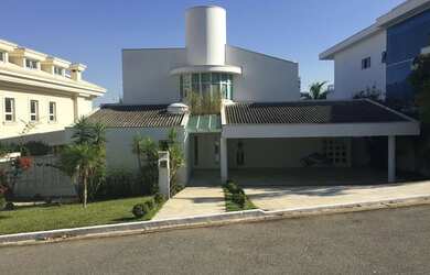 Imagem: A casa em condomínio possui 5 Dormitórios, 5 Banheiros, 5