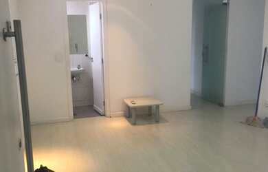 Imagem: O depósito possui 2 Vagas na garagem, 90m² de Área e Direto