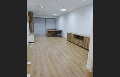 Imagem: O depósito possui 1 Vaga na garagem, 42m² de Área e está