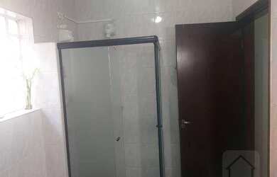 Imagem: A casa possui 3 Dormitórios, 1 Banheiro, 5 Vagas na garagem