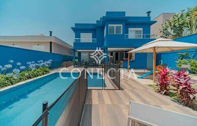 Imagem: A casa em condomínio possui 5 Dormitórios, 5 Banheiros, 4