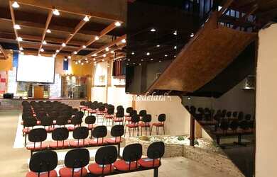 Imagem: O depósito possui 5 Vagas na garagem, 750m² de Área e está