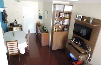 Imagem: O apartamento possui 2 Dormitórios, 1 Banheiro, 1 Vaga na garagem