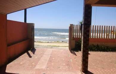 Imagem 3: Casa na Av Beira Mar. Churrasqueira, Varanda, 4 Vagas na garageme4 Dormitórios