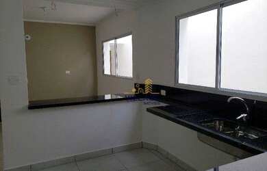 Imagem: A casa possui 3 Dormitórios, 3 Banheiros, 2 Vagas na garagem