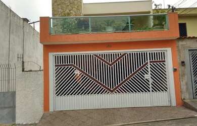 Imagem: A casa possui 2 Dormitórios, 3 Banheiros, 2 Vagas na garagem