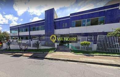 Imagem: O depósito possui 5 Vagas na garagem, 877m² de Área e está