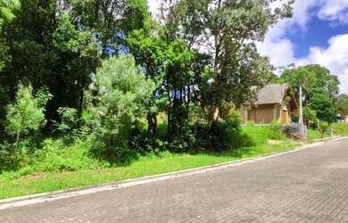 Imagem: O terreno possui 450m² de Área e está localizado em Gramado