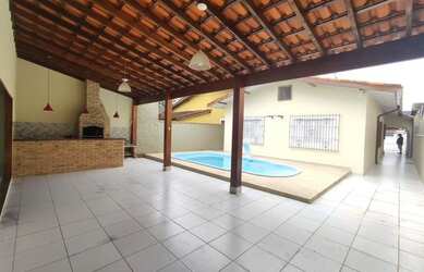 Imagem: A casa possui 4 Dormitórios, 3 Banheiros, 3 Vagas na garagem