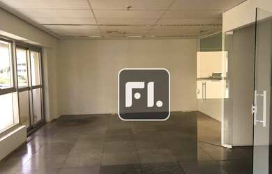 Imagem: O depósito possui 5 Vagas na garagem, 149m² de Área e está