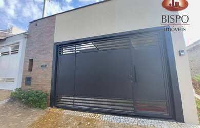 Imagem: A casa possui 3 Dormitórios, 1 Banheiro, 1 Vaga na garagem