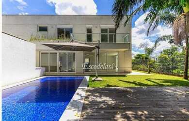 Imagem: A casa em condomínio possui 4 Dormitórios, 5 Banheiros, 5