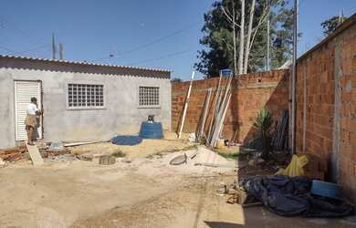 Imagem 4: Casa no Quintas do Amanhecer em fase de acabamento, frente ao asfalto,...
