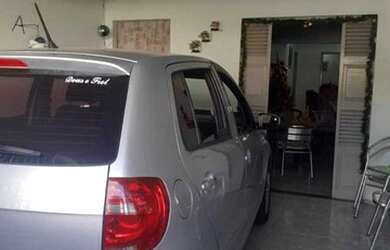 Imagem: A casa possui 3 Dormitórios, 3 Banheiros, 1 Vaga na garagem