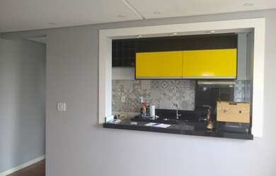 Imagem: O apartamento possui 2 Dormitórios, 1 Banheiro, 1 Vaga na garagem