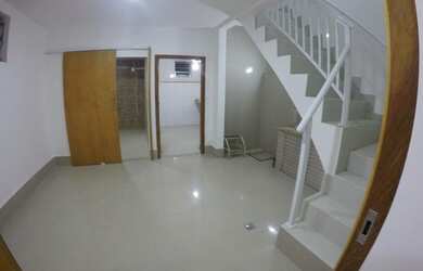 Imagem: A casa em condomínio possui 5 Dormitórios, 5 Banheiros, 392m²