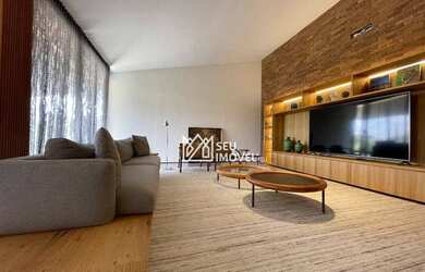 Imagem: A casa em condomínio possui 5 Dormitórios, 5 Banheiros, 5