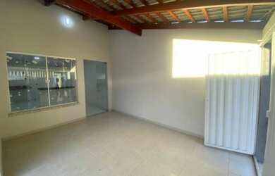 Imagem: A casa possui 2 Dormitórios, 1 Banheiro, 1 Vaga na garagem