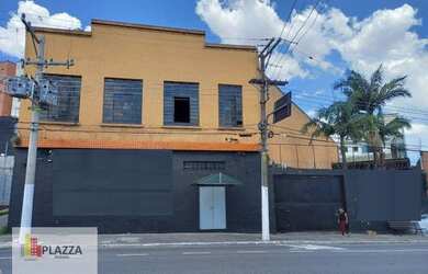 Imagem: O depósito possui 5 Vagas na garagem e 2500m² de Área e está