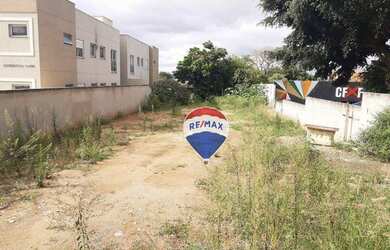 Imagem: O terreno possui 674m² de Área e está localizado em Vila