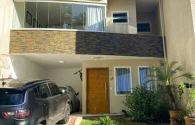 Imagem: A casa em condomínio possui 3 Dormitórios, 1 Banheiro, 2 Vagas