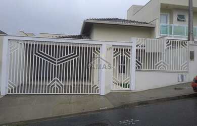 Imagem: A casa possui 3 Dormitórios, 4 Banheiros, 2 Vagas na garagem