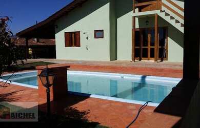 Imagem: A casa possui 3 Dormitórios, 5 Banheiros, 5 Vagas na garagem