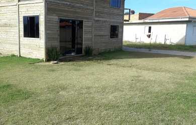 Imagem: A casa possui 2 Dormitórios, 2 Banheiros, 95m² de Área e