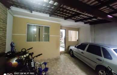 Imagem: A casa possui 2 Dormitórios, 1 Banheiro, 1 Vaga na garagem