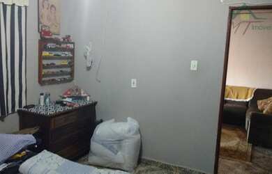 Imagem: A casa possui 3 Dormitórios, 2 Banheiros, 180m² de Área e