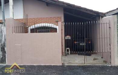 Imagem: A casa possui 2 Dormitórios, 1 Banheiro, 1 Vaga na garagem