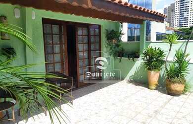 Imagem: O depósito possui 2 Vagas na garagem, 200m² de Área e está