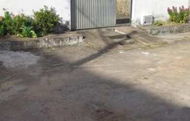 Imagem: A casa possui 1 Dormitório, 1 Banheiro, 2 Vagas na garagem