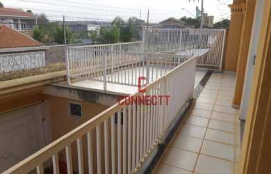 Imagem: A casa possui 3 Dormitórios, 5 Banheiros, 1 Vaga na garagem