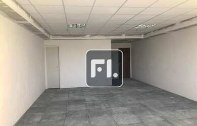 Imagem: O depósito possui 5 Vagas na garagem e 225m² de Área e está