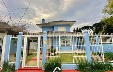 Imagem: A casa possui 5 Dormitórios, 5 Banheiros, 4 Vagas na garagem