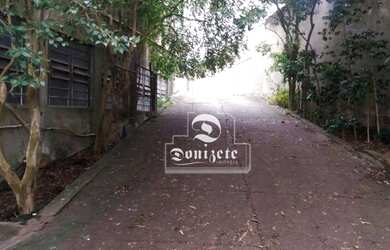 Imagem: O depósito possui 5 Vagas na garagem, 1.300m² de Área e