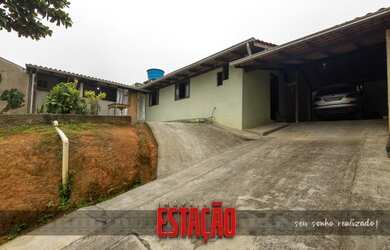 Imagem: A casa possui 3 Dormitórios, 2 Banheiros, 2 Vagas na garagem