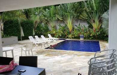 Imagem: A casa possui 5 Dormitórios, 5 Banheiros, 3 Vagas na garagem