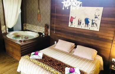 Imagem: A casa possui 3 Dormitórios, 2 Banheiros, 3 Vagas na garagem