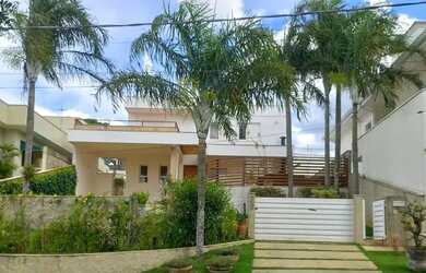 Imagem: A casa em condomínio possui 4 Dormitórios, 3 Banheiros, 2