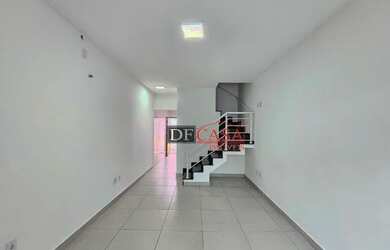 Imagem: O depósito para alugar possui 3 Vagas na garagem e 120m² de