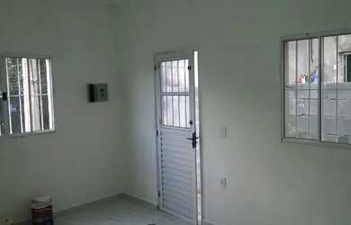 Imagem: A casa possui 1 Dormitório, 1 Banheiro, 1 Vaga na garagem