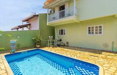 Imagem: A casa em condomínio possui 3 Dormitórios, 3 Banheiros, 4