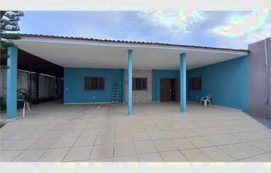 Imagem: A casa possui 5 Dormitórios, 4 Banheiros, 5 Vagas na garagem