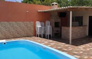 Imagem: A casa possui 2 Dormitórios, 2 Banheiros, 5 Vagas na garagem